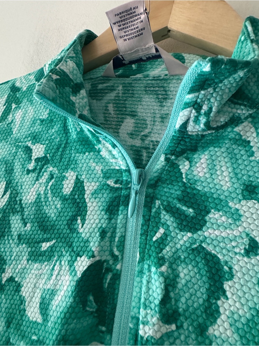Tommy Bahama NWT Green Floral Tropical Quarter Zip UPF 50 Moisture Wicking - Picture 5 of 7